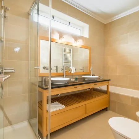 By The In D'el Rey *